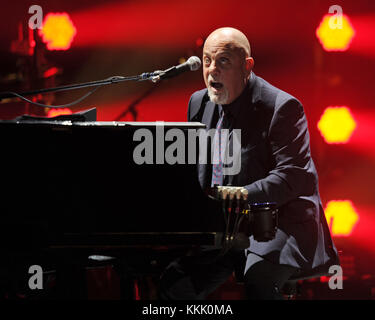 Miami, Floride - Le 31 janvier : Billy Joel fonctionne à l'American Airlines Arena le 31 janvier 2015 à Miami en Floride. Personnes : Billy Joel Banque D'Images