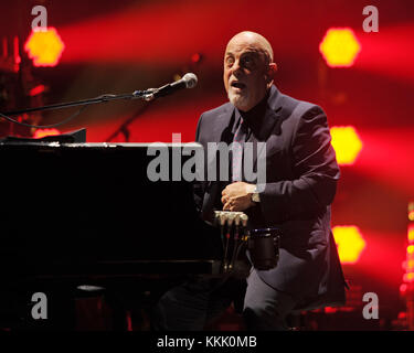 MIAMI, FL - JANVIER 31 : Billy Joel se produit à l'American Airlines Arena le 31 janvier 2015 à Miami en Floride. Les gens : Billy Joel Banque D'Images