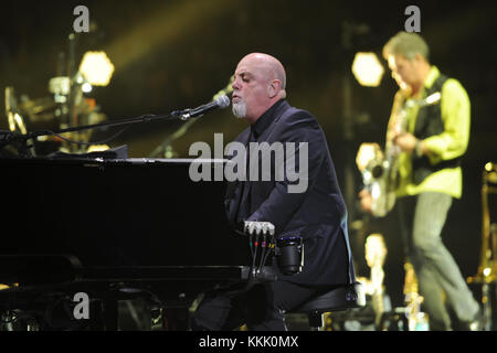 MIAMI, FL - JANVIER 31 : Billy Joel se produit à l'American Airlines Arena le 31 janvier 2015 à Miami en Floride. Les gens : Billy Joel Banque D'Images