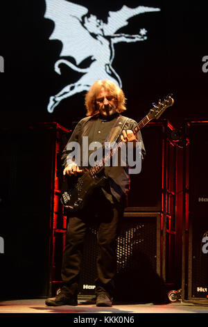 Clarkston, mi - août 06 : geezer butler de Black Sabbath effectue pendant leur '13' tour à la dte energy Music Theatre Le 6 août 2013 à clarkston, Michigan. Personnes : geezer butler Banque D'Images