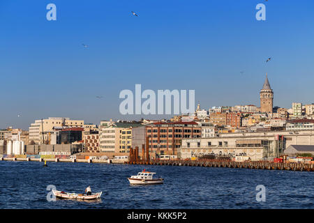 Ville colorée détroit du Bosphore Istanbul Turquie. Banque D'Images