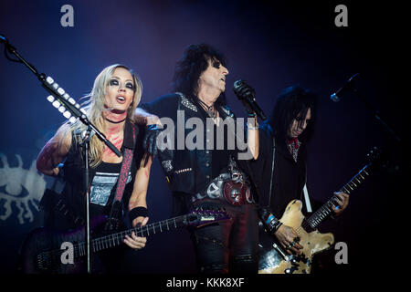 Milan, Italie. 30Th nov, 2017. l'American hard rock singer et song-writer Alice cooper en photo sur scène comme il l'effectue en direct à alcatraz milan Italie. crédit : Roberto finizio/pacific press/Alamy live news Banque D'Images