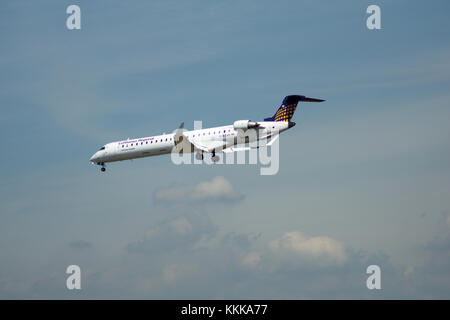 Francfort, Allemagne - May 09th, 2017 : Lufthansa Cityline lufthansa régional Canadair CRJ-900LR avec identification d'approche-acné a l'aéroport international de Francfort, Allemagne, fra Banque D'Images