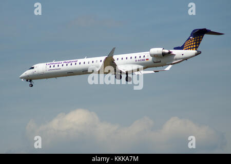 Francfort, Allemagne - May 09th, 2017 : Lufthansa Cityline lufthansa régional Canadair CRJ-900LR avec identification d'approche-acné a l'aéroport international de Francfort, Allemagne, fra Banque D'Images