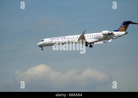 Francfort, Allemagne - May 09th, 2017 : Lufthansa Cityline lufthansa régional Canadair CRJ-900LR avec identification d'approche-acné a l'aéroport international de Francfort, Allemagne, fra Banque D'Images