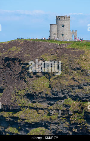 Les falaises de Moher et O'Brien's Tower, comté de Clare, Irlande Banque D'Images