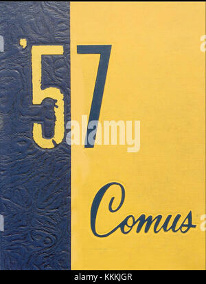 Cet annuaire de l'Allentown High School, publié en 1957, contient des photographies, des noms et des souvenirs des étudiants et des professeurs de cette année-là. Il sert de document historique reflétant l'environnement communautaire et académique de l'école au milieu du XXe siècle. Banque D'Images