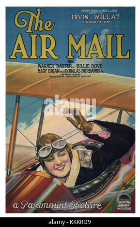 L'affiche Air mail représente la publicité du début du XXe siècle pour le service de courrier aérien, faisant la promotion du transport aérien comme une option postale rapide et fiable. L'affiche souligne probablement l'innovation dans la livraison du courrier au cours de cette période. Banque D'Images