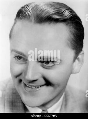 William Cagney était un acteur et producteur américain, connu pour son travail à Hollywood du début au milieu du XXe siècle. Il est le frère de l'acteur James Cagney et a eu une carrière réussie dans le cinéma, principalement en tant que producteur, contribuant au développement de plusieurs films remarquables. Banque D'Images