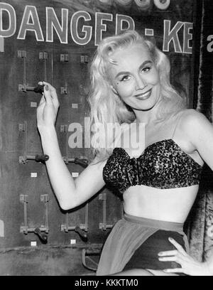 Peter Gunn : Death is a Sore Loser est un épisode de la série télévisée américaine 'Peter Gunn', un drame criminel qui suit la vie d'un détective privé résolvant des cas complexes. Banque D'Images