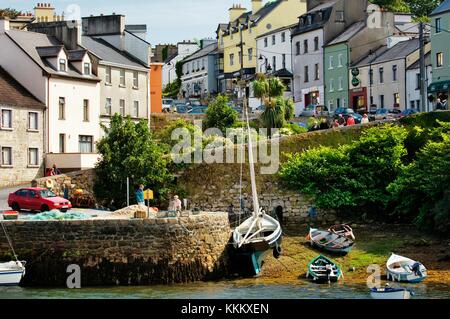 Connemara, comté de Galway. le pittoresque village de pêcheurs de Roundstone sur le côté ouest de bertraghboy bay. Banque D'Images