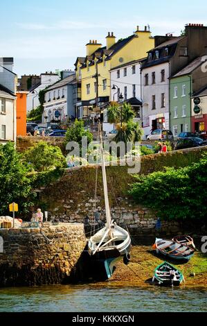 Connemara, comté de Galway. le pittoresque village de pêcheurs de Roundstone sur le côté ouest de bertraghboy bay. Banque D'Images