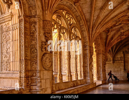 Cloître de maçonnerie, Monastère des Hiéronymites, Lisbonne. Banque D'Images