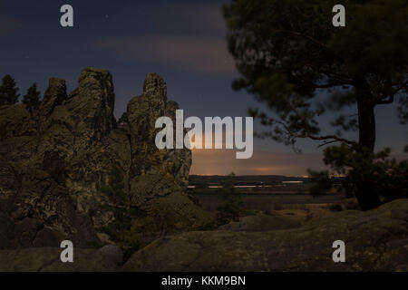 Rock formation mur du diable la nuit, Harz, Basse-Saxe, Allemagne, Banque D'Images