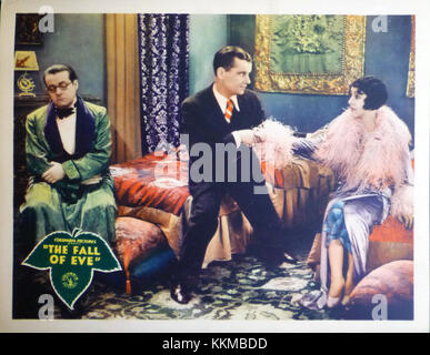 Fall of Eve (1923) est un film muet, avec cette carte de hall présentant une scène du film. Le film dépeint une récit dramatique de l'histoire biblique d'Eve. Banque D'Images