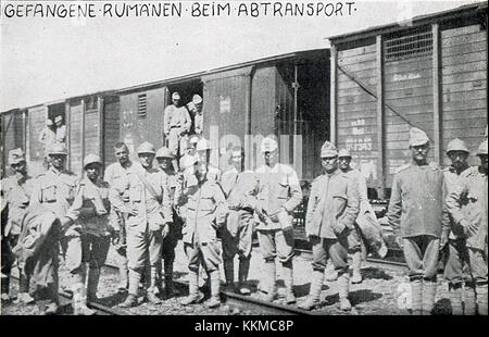 Cet album photo capture des soldats allemands pendant la seconde Guerre mondiale, avec des prisonniers romains transportés. Il reflète les conditions de guerre et les opérations militaires. Banque D'Images