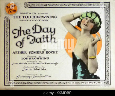 Carte du lobby du film de 1923 *Day of Faith*, présentant des scènes clés du film. Le film est un drame muet sur la lutte d’une femme avec la foi et la rédemption. Banque D'Images