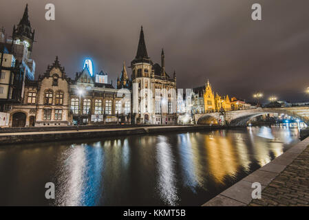 Graslei Embankment par nuit à Gand Banque D'Images