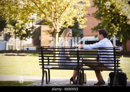 Portrait de femme collègue On Break in Park Banque D'Images