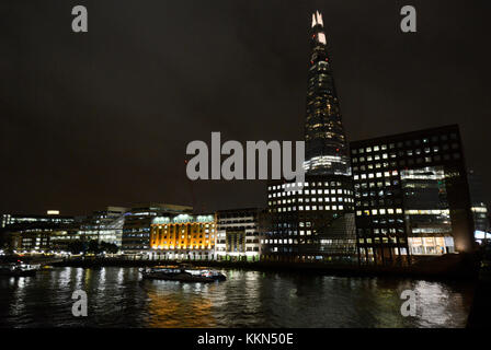 Le Shard London Bridge et London Hospital Banque D'Images