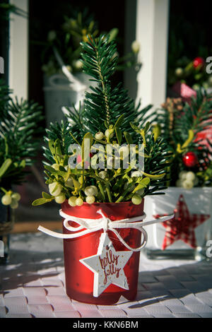 Libre de quelques bouquets de gui en vente dans un marché de Noël Banque D'Images