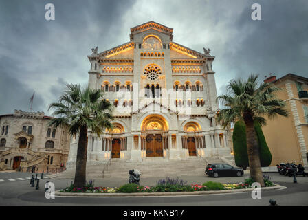 La cathédrale de Saint Nicolas à Monaco à temps le soir Banque D'Images