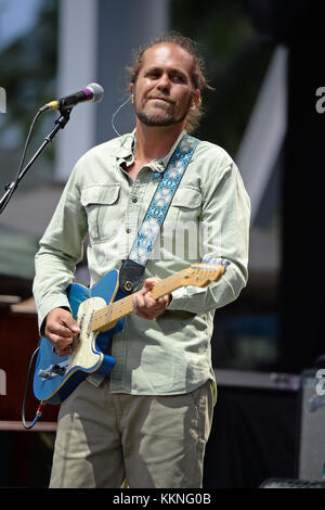 MIAMI FL - 30 juillet : Clarence Greenwood de Citizen Cope fonctionne à Bayfront Park Amphitheater le 30 juillet 2015 à Miami, en Floride. People : Clarence Greenwood Banque D'Images