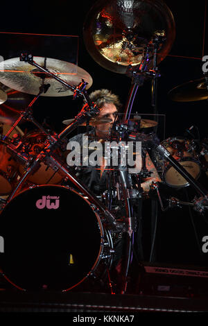 WEST PALM BEACH, FL - 13 OCTOBRE : Deen Castronovo du groupe Journey se produit à l'amphithéâtre Cruzan la dernière nuit de sa tournée américaine. Le 13 octobre 2012 à West Palm Beach, Floride. Personnes: Deen Castronovo Banque D'Images