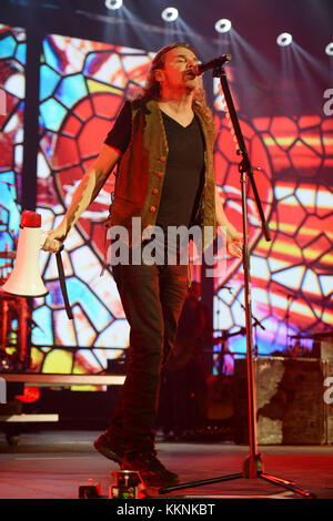 MIAMI FL - 02 JUILLET : Fher Olvera de Mana se produit à l'AmericanAirlines Arena le 2 juillet 2015 à Miami, Floride. Personnes: Fher Olvera Banque D'Images