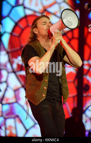 MIAMI FL - 02 JUILLET : Fher Olvera de Mana se produit à l'AmericanAirlines Arena le 2 juillet 2015 à Miami, Floride. Personnes: Fher Olvera Banque D'Images