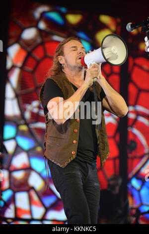 MIAMI FL - 02 JUILLET : Fher Olvera de Mana se produit à l'AmericanAirlines Arena le 2 juillet 2015 à Miami, Floride. Personnes: Fher Olvera Banque D'Images