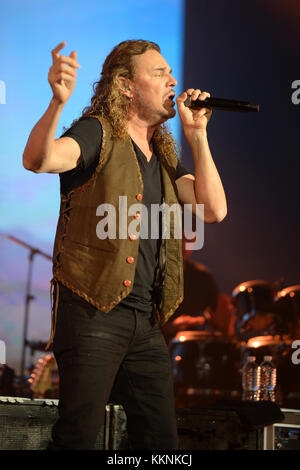 MIAMI FL - 02 JUILLET : Fher Olvera de Mana se produit à l'AmericanAirlines Arena le 2 juillet 2015 à Miami, Floride. Personnes: Fher Olvera Banque D'Images