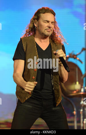 MIAMI FL - 02 JUILLET : Fher Olvera de Mana se produit à l'AmericanAirlines Arena le 2 juillet 2015 à Miami, Floride. Personnes: Fher Olvera Banque D'Images