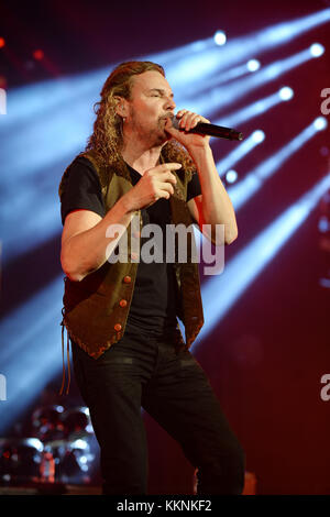 MIAMI FL - 02 JUILLET : Fher Olvera de Mana se produit à l'AmericanAirlines Arena le 2 juillet 2015 à Miami, Floride. Personnes: Fher Olvera Banque D'Images