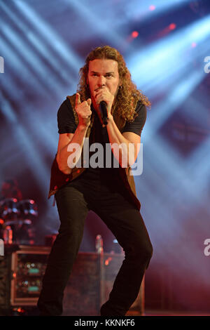 MIAMI FL - 02 JUILLET : Fher Olvera de Mana se produit à l'AmericanAirlines Arena le 2 juillet 2015 à Miami, Floride. Personnes: Fher Olvera Banque D'Images