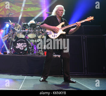 HOLLYWOOD FL - 24 MARS : Geoff Downes Jon Davison, Alan White, Chris Squire de Yes se produit au Hard Rock Live au Seminole Hard Rock Hotel & Casino le 24 mars 2013 à Hollywood, Floride. Personnes : Geoff Downes Jon Davison, Alan White, Chris Squire Banque D'Images