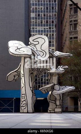 Groupe de quatre arbres, une sculpture de 40 pieds par Jean Dubuffet qui a été installé à la Banque Chase Manhattan Plaza dans le lower Manhattan en 1972. La pi Banque D'Images