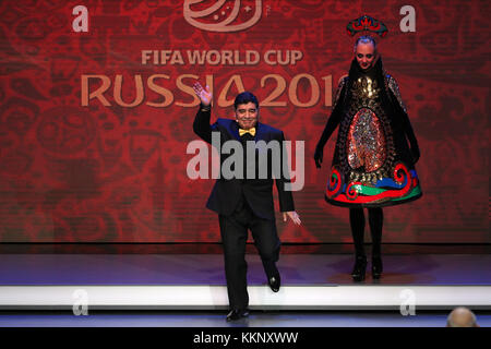 Ancien footballeur argentin Diego Maradona lors du tirage au sort de la coupe du monde FIFA 2018 au Kremlin à Moscou.ASSOCIATION DE PRESSE photo Date: Vendredi 1er décembre 2017.Voir PA Story football World Cup.Le crédit photo devrait se lire comme suit : Nick Potts/PA Wire.RESTICTIONS : usage éditorial uniquement.Aucune transmission de son ou d'images en mouvement.Aucune utilisation avec les logos non officiels de tiers.Pas de modification ou de réglage des photographies. Banque D'Images