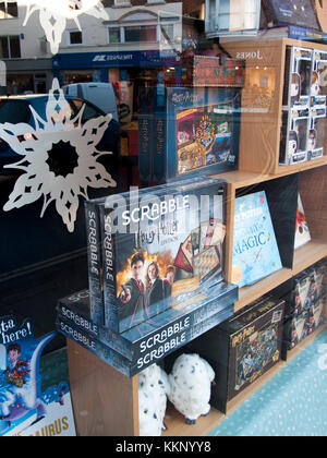 Afficher la fenêtre de waterstones promouvoir divers titres d'ouvrage, entreprise fondée par Tim Waterstone en 1982 Banque D'Images