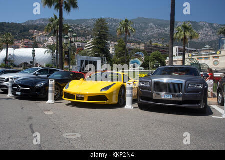 Supercars garer en place du Casino, Monaco Banque D'Images