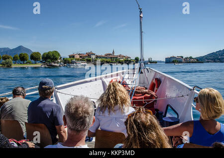 La position d'Isola Bella, l'une des attractions touristiques préférées du Lac Majeur et la charmante et fascinante Isola dei Pescatori Banque D'Images