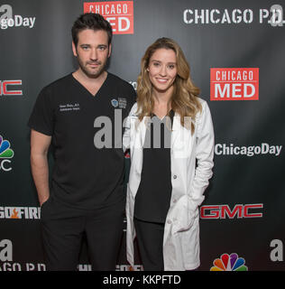 Arrivées pour la 3e Journée annuelle de la presse de Chicago avec des membres de Chicago Fire, Chicago Med et Chicago P.D. avec : Colin Donnell, Norma Kuhling où : Chicago, Illinois, États-Unis quand : 30 Oct 2017 crédit : WENN Banque D'Images