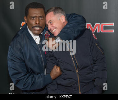 Arrivées pour la 3e Journée annuelle de la presse de Chicago avec des membres de Chicago Fire, Chicago Med et Chicago P.D. avec : Eamonn Walker, David Eigenberg où : Chicago, Illinois, États-Unis quand : 30 Oct 2017 crédit : WENN Banque D'Images
