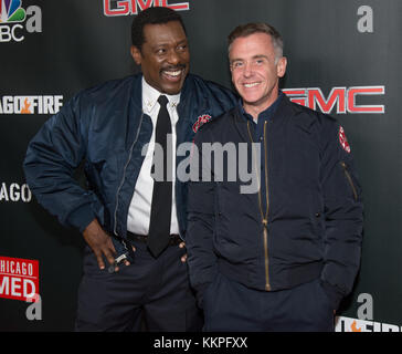 Arrivées pour la 3e Journée annuelle de la presse de Chicago avec des membres de Chicago Fire, Chicago Med et Chicago P.D. avec : Eamonn Walker, David Eigenberg où : Chicago, Illinois, États-Unis quand : 30 Oct 2017 crédit : WENN Banque D'Images