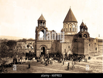La cathédrale Etchmiadzin en Arménie est l'une des plus anciennes églises chrétiennes du monde. L'image du début du XXe siècle reflète son importance historique et religieuse durable. Banque D'Images