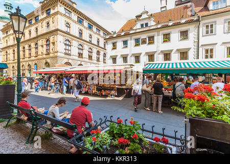 La Tchéquie, Prague, la vieille ville, le marché, l'Havel square, havelsky trh, étals de marchés, marché de fruits et légumes du marché, de souvenirs Banque D'Images