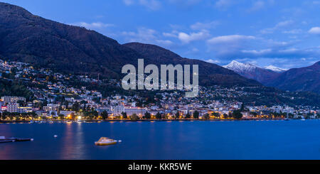 Lago Maggiore au Tessin dans la soirée Banque D'Images