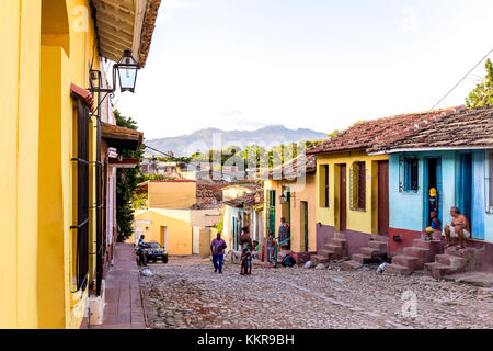 Une scène de rue à Trinidad, Cuba Banque D'Images