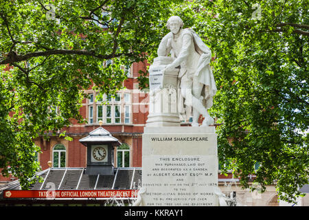 L'Angleterre, Londres, Leicester Square, Statue de Shakespeare Banque D'Images