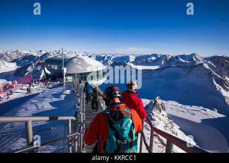 Autriche, Tyrol, Pitztal, mittelberg, domaine skiable du glacier de pitztal, l'altitude, la montagne ferienwohnungen hillbrand brunnenkogel 3440 mètres, café 3440, café le plus élevé dans le Tyrol, l'hiver Banque D'Images